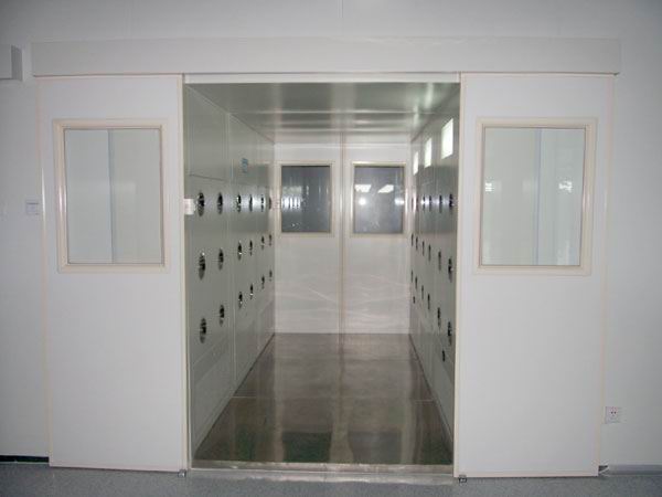 潔凈工程中的風(fēng)淋室要如何安裝？潔凈工程中風(fēng)淋室有什么作用？